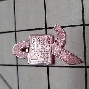 Lee National Denim Day Pink Ribbon Pin‎